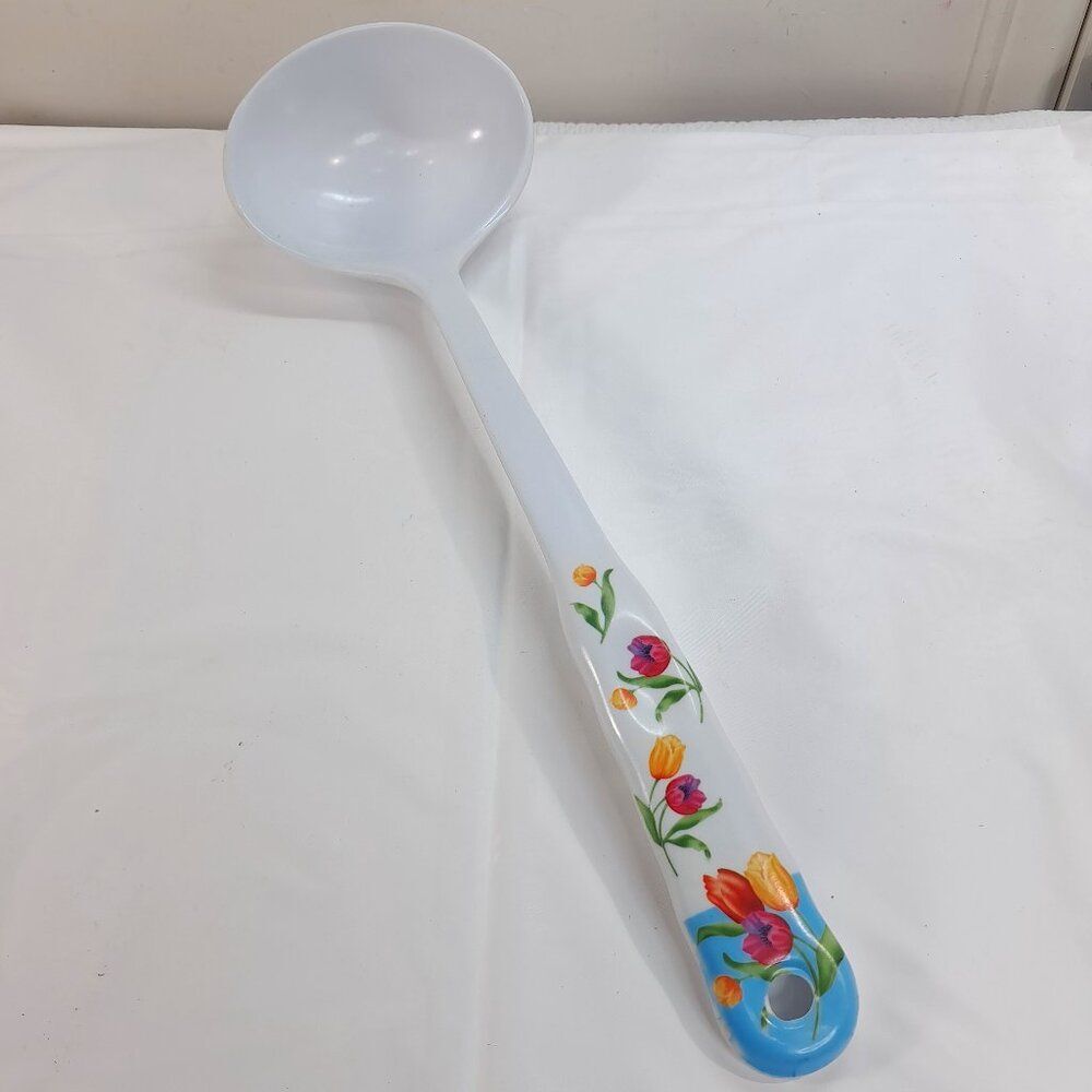 Melamine Ware ladle spoon floral tulips flowers scoop hard plastic white Vintage
